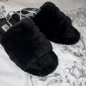 Women’s UGG Fluff Yeah Slide Slipper in Black !